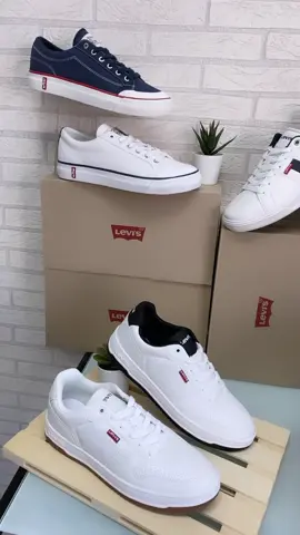 Pisa fuerte con nuestra colección de #zapatos y #zapatillasdeportivas para hombre #Levis 🤘🎸 Calzadosmodesto.com #moda #Tendencias #nuevacolección #zapatillas #calzado #levisoriginals 