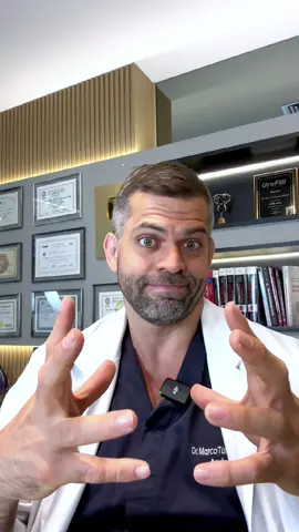 Qual a principal causa da impotência sexual? Essa resposta está diretamente ligada a idade do paciente. Para homens abaixo dos 40 anos, o componente psicológico se apresenta como o principal causador, mas cuidado para não generalizar - nem sempre é apenas a mente que está envolvida. É essencial realizar uma investigação detalhada, pois outros fatores podem estar em jogo, e apenas uma avaliação individualizada pode revelar a verdadeira causa. Para aqueles acima dos 40 anos, são as questões vasculares que prevalecem devido a micro-obstruções e alterações nos corpos cavernosos do pênis, afetando o fluxo sanguíneo. Lembre-se que independentemente da idade ou causa, há tratamentos variados e eficazes disponíveis. Consulte seu médico para encontrar o caminho certo para você. Acesse o nosso canal no Youtube para mais conteúdos sobre a saúde masculina.  @Dr. Marco Túlio - Urologista  CRM/SP: 136030  RQE N°: 56669 #institutocavalcanti #drmarcotulio #drmarcotuliocavalcanti #urologia #andrologia #impotencia #causa #conhecimento 
