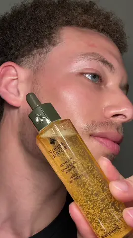 Get oiled up with @Guerlain Abeille Royale Advanced Youth Watery Oil #AshtenBarnes #GuerlainPartner #Skincare #MensSkincare #FaceOil 