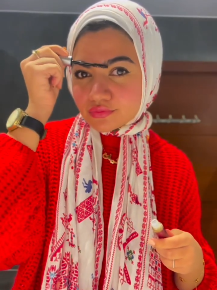 كل مُشكلة و ليها علاج حتى لو كانت المشكلة دي هي تساقط شعر الرموش و الحواجب!!  تابعي معانا الفيديو للأخر مع رحمة جاب الله 😍 اللي هتكلمنا بالتفصيل عن كابكسي لاشز اللي بيساعد علي أستعادة كثافة الرموش و الحواجي من جديد.❤️ اشتركي معانا في تحدي ال50 يوم و لاحظي الفرق بنفسك! 💪 أطلبي الأن من خلال موقعنا علي: https://e-majestic.com/product/capixy-lashes-treatment-serum/  رقم التسجيل الضريبي: 204 - 006 - 580 #كابيكسي #capixy #Enjoy_the_differenceSnapinsta.app_video_564DAB899239AB2B8D87CAE2549BB9A7_video_dashinit