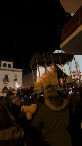 Petalá a la salida de la Virgen del Refugio, Huelva. #semanasanta #semanasantahuelva #fyp #pasion 