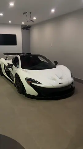 P1🛐 #holytrinitycars #mclarenp1 #p1 #p1mclaren #mclaren #hypercar #vancouver #yvr #fyp #whitecar #holytrinity #car #carspotting 