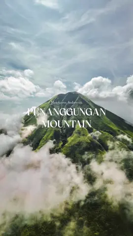 Yakin Penanggungan seindah ini? 😭 Perekaman video ini disisi sebelah barat Gunung Penanggungan atau lewat Via Jolotundo menggunakan drone Dji Mini 3 potrait mode. Kalian wajib ke Penanggungan via Jalur ini !!! #explorejawatimur #pesonaindonesia #gunungindonesia #penanggungan1653mdpl #exploreindonesia #dji #potraits #beautyshoot