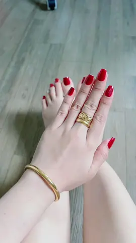 Tay ai cũng vậy mà 🤣