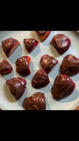 Chocolate Covered Strawberries anyone? 😋 #yummy #food #strawberries #chocolate #chocolatecovered #chocolatecoveredstrawberry #momtok #pregnancy #craving #sweets #dessert #viral #strawberry #fyp #yum 