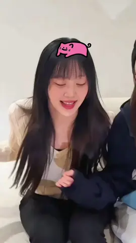 yves fancam | acordei vomıtando agr pouco, nao to bem 🤕 – lavi #yvesfancam #loona #fypシ #foryoupage #viral #Kpop #lvsycamz #moot 