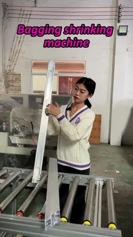 Have you ever seen such a convenient packaging machine?#machine #packingmachine #automatic #bagging #sealing #foryou #electric 