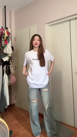 พิกัดค้าบบบบ #กางเกง #เสื้อ #ยีนส์ #กางเกงยีนส์เอวสูง #ทรงสวย #เริส #ฟีด 