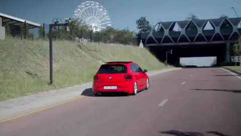 🏎️ It’s all about the Bounce and Tuck🤺 #aventimedia #rollers #gti #poloaw #pologti #carshoot #carphotography #stance #bounce #lowlife #airluxsuspension #airlux #airsuspension #femalestance #rubyruu #kay98gp #highwaydriving #vw 