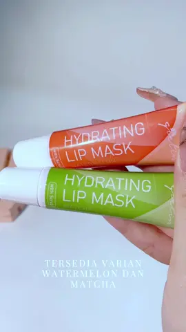 Solusi bibir gelap jadi cerah natural hanya dengan 1produk😻 Gietin Hydrating Lipmask💋 masker bibir dengan scrub lembut bantu proses eksfoliasi area bibir agar lebih sehat dan cerah! 
