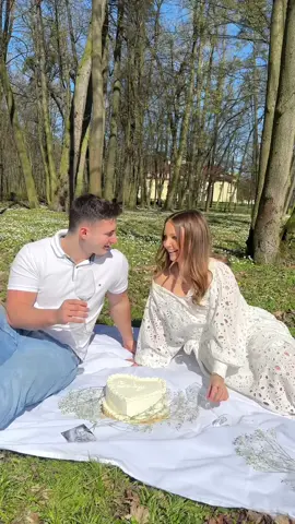 es ist ein..👶🏼🥹 #intimategenderreveal #cakereveal #genderreveal #justthethreeofus 