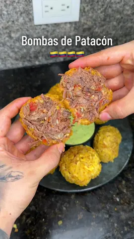 Las mas deliciosas Bombas de PLATANO RELLENAS!😍 Sabor 100% colombiano!🇨🇴 #colombia  #recetas  #viral #tiktokfood  #parati 