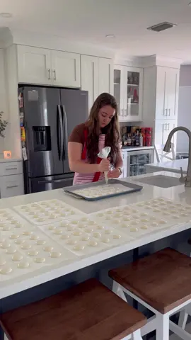 Making crème brûlée macarons for a friend 💓 #macarons #macaron #Recipe #baking #fromscratch #baking #bakingasmr #bakingfromscratch #asmr #cottagecore #satisfying 
