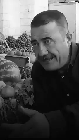 خوا لێی خۆشبێت دڵی زۆرمانی خۆش کرد ، بەڵام تا مرد بە ئاواتی خانویەکەوە بوو 🥺 لایک و فۆڵۆ بکە تا پۆستەکانم ببینی🖤