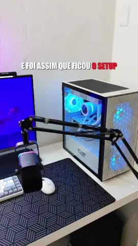 Instalei um suporte articulado para microfone no meu setup!