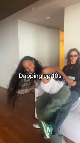 Dapping up 10/10s @BILLIE EILISH @monkey 