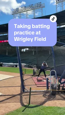 Hey @Cubs, have your people call my people 😉 #cubs #chicago #wrigleyfield #baseball #battingpractice #sports #womeninsports #baseballlife 
