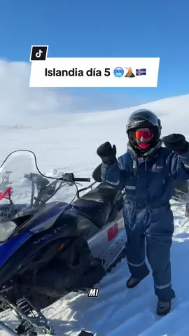 Valmix, el explorador intrépido en Islandia 🥶🌋🇮🇸 Motos de nieve 💨 insta: valmaseda ❤️