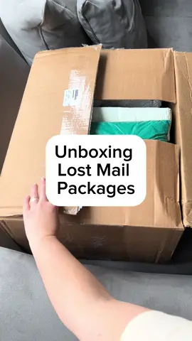 Sooo happy you guys wanted to see more of these cuz I enjoy unboxing them way too much 😅  and since ur girl is BROKEEE @Fundelivered sent me this one for free 😭 but this box costs $110 for those who are interested. Also I wasnt paid I was just given the box for free with full creative freedom to say what I want and how I felt.  #unboxing #productreview #productunboxing #fundelivered #lostmailpackages 