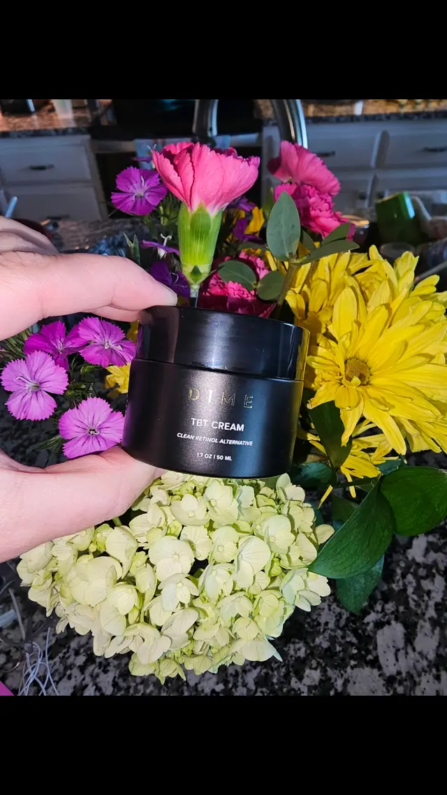 Where my clean skincare girlies at?? Dime Beauty's new TBT Cream is a clean retinol alternative. Benefits: helps accelerate skincell turnover, assists in plumping & firming, helps regulate sebum, & improves appearance of fine lines & wrinkles. 🌸🌿🌷🪻 #dimebeautypartner #dimetbt #cleanskincare #veganskincareproducts@DIME 