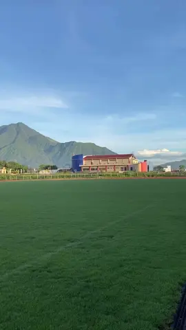 Salah satu stadion di Garut yang punya pemandangan indah dengan latar Belakang Gunung Guntur! Ini dia “Stadion RAA Adiwijaya” yang penamaannya berasal dari Bupati Garut pertama yang memerintah pada tahun 1813. #fypage #stadion #garut 
