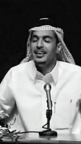 انا سكيع مشرد في شوارعهُ ‏وهوا عزيز مكرم مادرا عني ‏القرش يرفع بيتاً لا عماد لهُ ‏والفقر يهدم بيت العز والكرمي #ياسر_التويجري ‏💔🤚