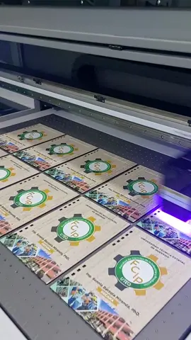 Impresión UV Led de portadas de mdf laminado para cuadernos corporativos, siempre tenemos opciones de obsequios para empresas e instituciones, ideales para resaltar tu marca en Aniversarios, fechas especiales, ferias, etc.. #impresionuv #cortelaser #regaloscorporativos #cuadernospersonalizados #agendaspersonalizadas 