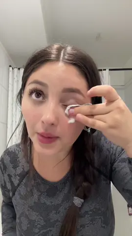 A hacer la desmaquiyacion