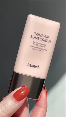 Heimish Tone-Up Sunscreen រួមបញ្ចូលគ្នាជាមួយការការពារកាំរស្មី UV និង tone-up cream ✨ ជាប្រភេទឡេលាបមុខ ឡេលាបមុខការពារកំដៅថ្ងៃ លាបចូលស្បែកមើលទៅស្តើង  សាច់ឡេការពារកម្តៅថ្ងៃពណ៍បែបដោះគោដែលជ្រាបចូលទៅស្បែកមុខលឿន មិនស្អិត និងមិនស្ងួតពីខាងក្នុង ធ្វើស្បែកមើលទៅមានសុខភាពល្អ ភ្លឺថ្លាបែបធម្មជាតិ ☀️ ក្រែមការពារកាំរស្មី UV: SPF 50+ PA+++ #tychexcosmetic #skincare #makeuphacks #review #fyp 