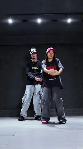 and this one super cool 🔥🔥🧡 #nianaguerrero #itsnotnianaaaaa #dance #masukberanda #fyp @Niana Guerrero @whos niana 