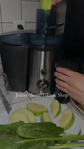 These juicer is amazing and the size is JUST PERFECT😍😍🫶‼️‼️🥕🍍🍏🥒 #juicer #juicing #juicerecipe #tiktokshop #tiktokshopfinds #tiktokshopmademebuyit #healthyliving  #rundontwalk #MomsofTikTok #tiktokviral #ttshop #tiktokshopfind #springsale #fyp #musthave #juice #healthyrecipes #healthylifestyle #healthyeating 😍😍😍😍😍🫶🫶🫶