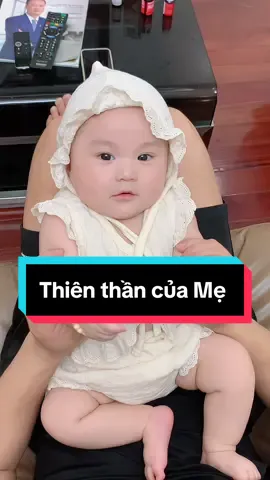 Chỉ cần đội mũ cái là con lại xinh gái ngayyy  😍 Đẻ được công túa sướng lắm lun hí hí #mẹbimsua #lầnđầulàmvợ 