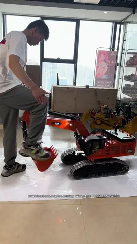 😁  1/8 385CF hydraulic excavator , double rotary motor, large industrial oil pump, smooth operation even use the FS i6s controller, 3ch valve, with lighting system original, it can be upgraded with sound and smoke and better controller by us! #rcexcavator #rcconstruction #rcdigger #rcmodel #rchydraulic