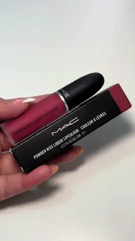 ✨วันนี้มาป้ายยาลิป Mac powder kiss liquid lipcolour สี 988  “ A little tamed “ เจนได้มาจากร้านในfbราคาดีมากกปกติที่เคาน์เตอร์ขายกันที่1,290บาท เเต่ร้านนี้ขายเเค่590บาทเองเเละเป็นของเเท้100%เจนการันตีค่ะ🎀 🛒พิกัดร้าน @miso cosmetics (ทั้งไอจีและfb ) #fyp#maccosmetics#misocosmetics