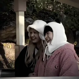 it’s lizrei day again. u don’t understand how much i love this two friendship. my girl my world <3 #lizrei #liz #rei #ive #fyp #foryou #xyzbca #couplez 