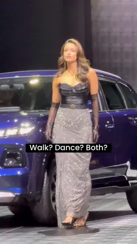 My hand-leg coordination in-front of my crush 🤡 #triptidimri #bollywood #reelsindia #filmymantra #foryou #viral #trending 