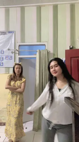 Joged hela atuh😆#nonongijemm #fyp #xzyabc #lewatberandafyp #fyppppppppppppppppppppppp #soundviral #viral #fu #lagusunda #dangdut #joged 