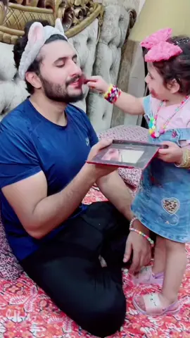 Aleezay doing makeup on daddy ♥️#dadanddaughters #dadndaughterlove👨‍👧🌎🌈🔐 