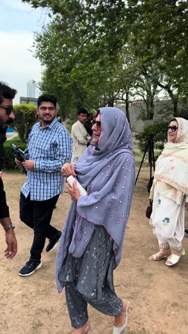 Aleema Khanum after cypher case hearing 28 March #islamabad🇵🇰 #imrankhanpti #trending #islamabadhighcourt #aleemakhan #atifkhan #mehrbanuqureshi 