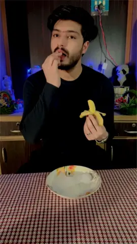 Banana + iced 🧊=💨💨#foryoupage #saeedhafeez #foryou #viral #LifeHack 