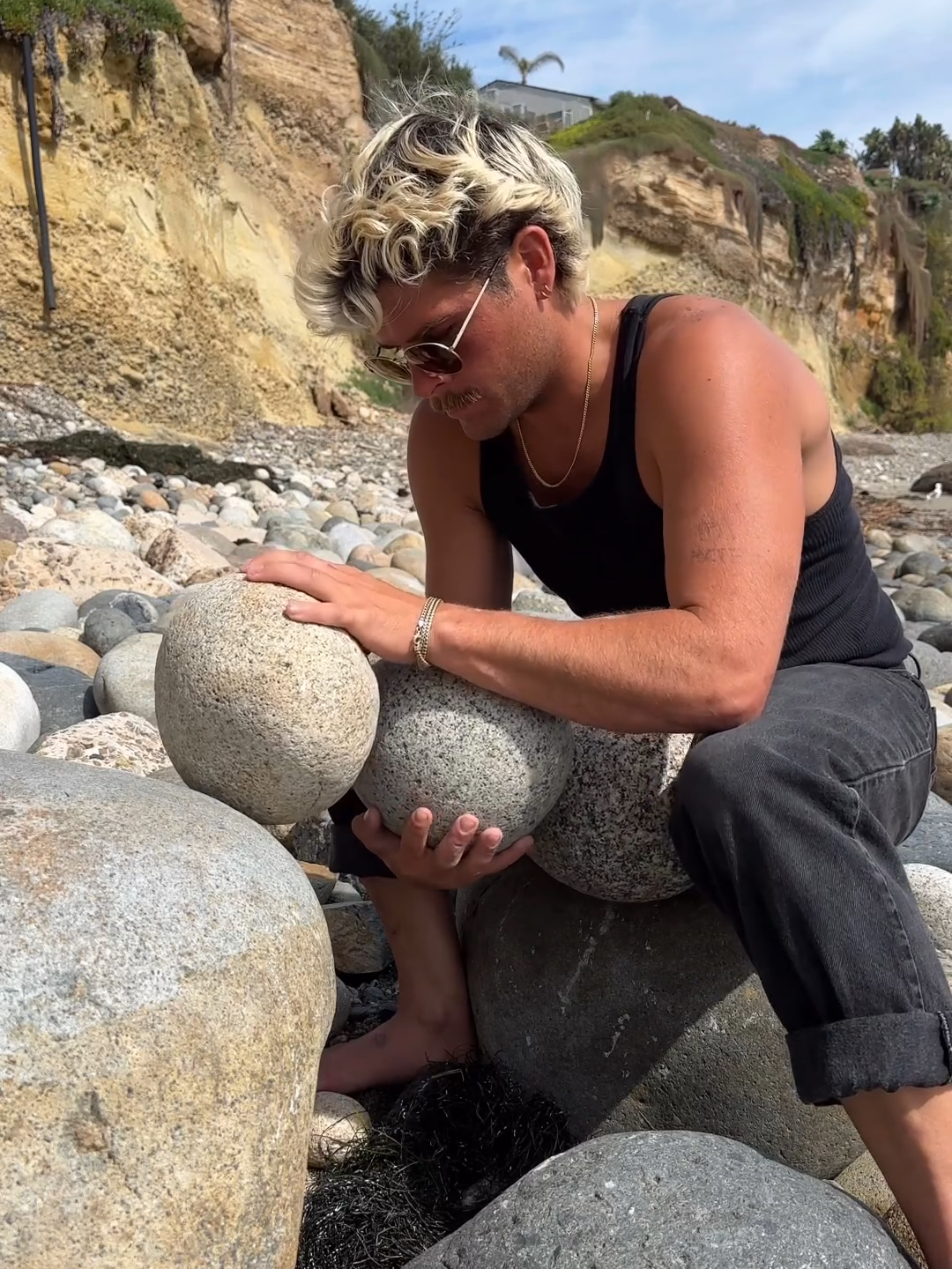 Bending the physics!  (IG🎥: @cole.stacks) #Unreel #Extreme #Stacking #Balancing #Meditation