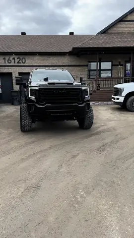 #gmc #2500hdduramax #l5p #dieseltruck #hoodstack #24x14on37s #offset 