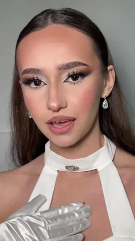 As pune mana pe tine 🤍 #guliguli #bogdandelaploiesti #aspunemanapetine😫💔 #fyp #foryou #foryoupage #fypシ #makeuptransformation 