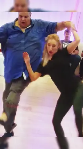 Dancers: John Lindo and Victoria Henk #danceswingz #westcoastswingdancing #wcswing #dancewithpubgm #swingdancers #socialdancetv #dancingqueen #dancer #randompartnerrandomsong #randompartnerandsong