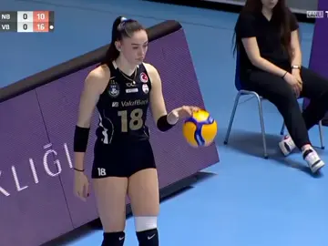 well done zehra 👍🏻👏🏻❤️ Congrats vakifbank for winning today's match👏🏻💛🖤 #zehragüneş #zehragunes #vakifbanksk #volleyballplayer #volleyballworld 