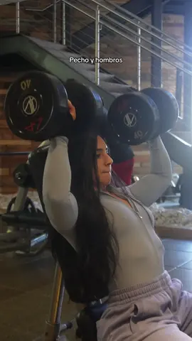 Pechho y hombros y un poco de carita 🦍🫶🏼