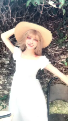 punpun! take a picture! 📸 // #aikotanaka #aikotanakacosplay #boanoitepunpun #oyasumipunpun #goodnightpunpun #goodnightpunpuncosplay #oyasumipunpuncosplay #boanoitepunpuncosplay 