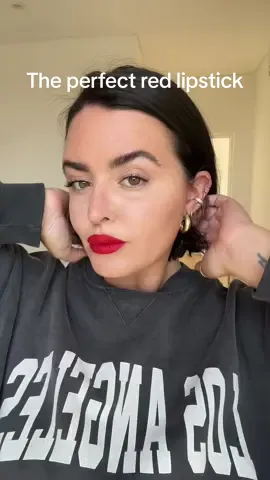 The perfect red lipstick 💄💋 @Charlotte Tilbury liner lip cheat red carpet red + Hollywood Vixen lipstick 
