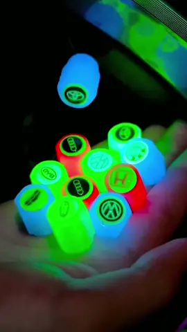 saya ingin berbagi barang spesial, jika anda memiliki ban, anda pasanglah katup bercahaya ini.