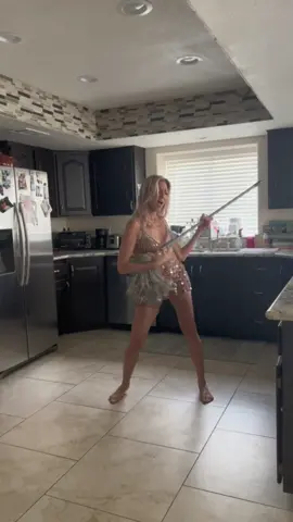 It’s been a week of being “human” so a girl’s just gotta dance ! #danceitout #dancewithme #lennykravitz #newmusic #debbiegibson @Lenny Kravitz 